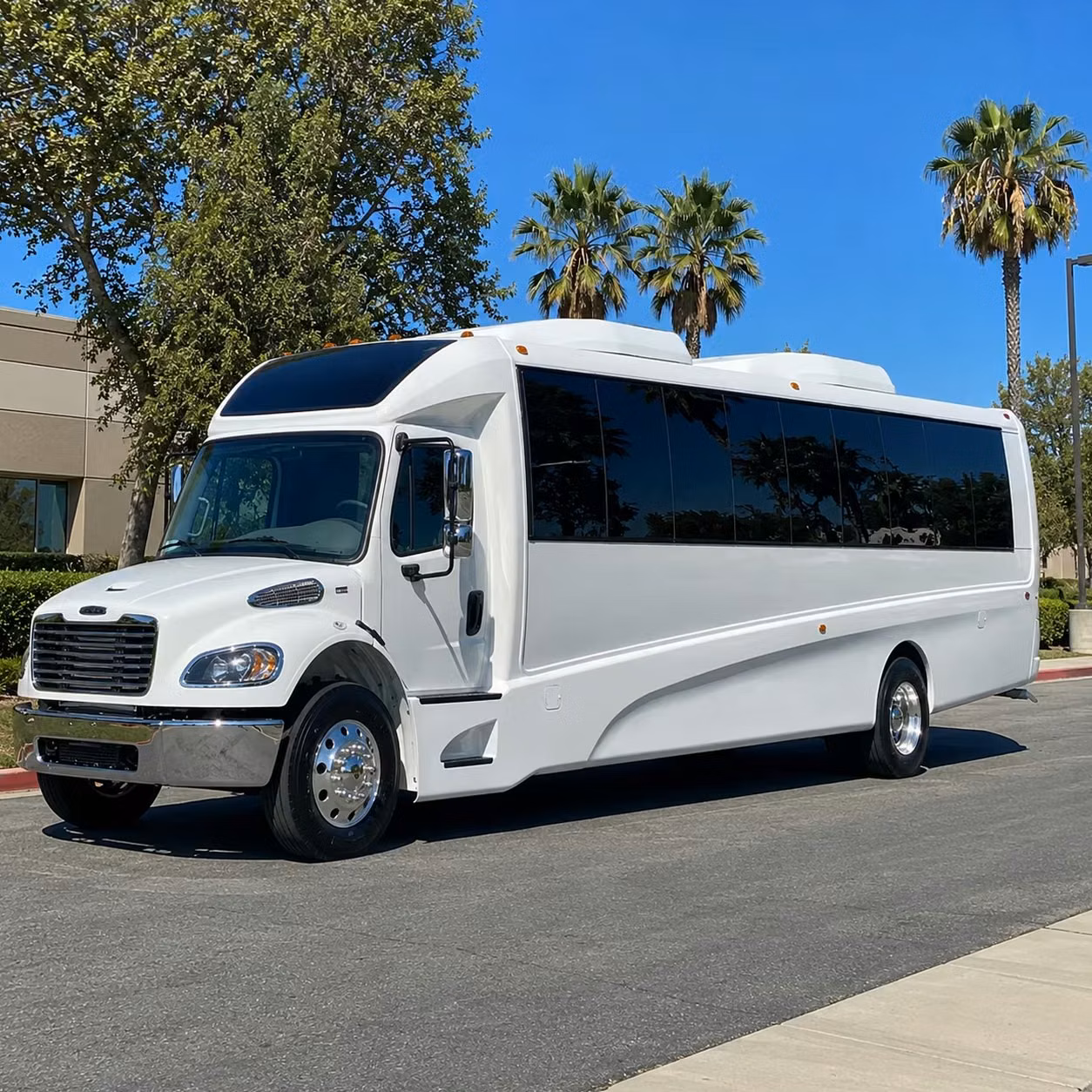 winter garden 25 passenger minibus rental